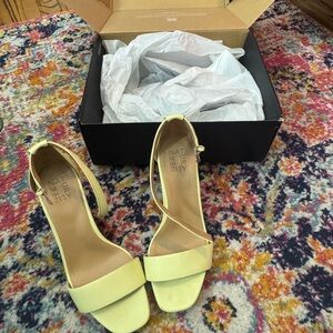 Naturalizer Women's Light Yellow Heels